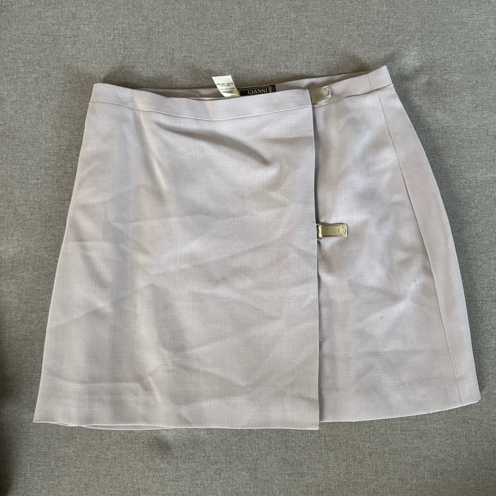 Gianni Versace Couture Lavender Wool Wrap Mini Skirt Medusa Buckle Size 44 Italy